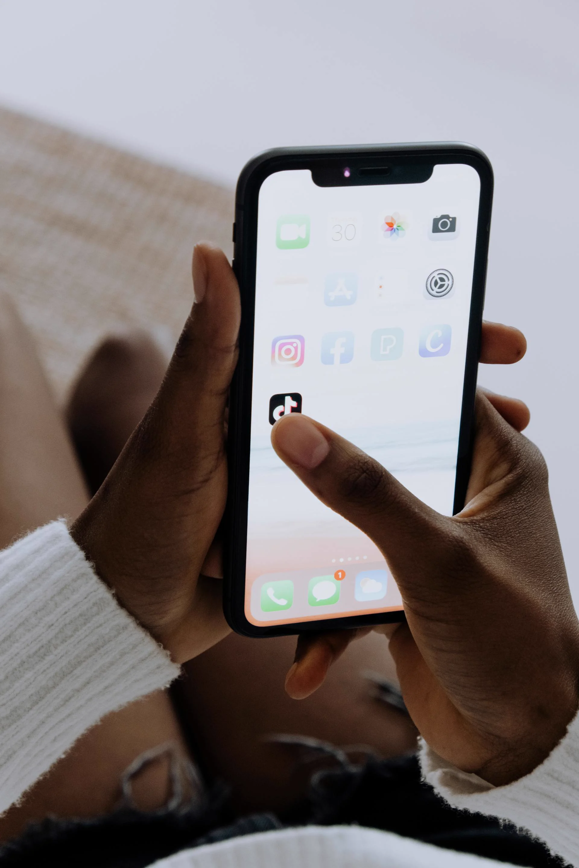 Extract places from YouTube and TikTok videos